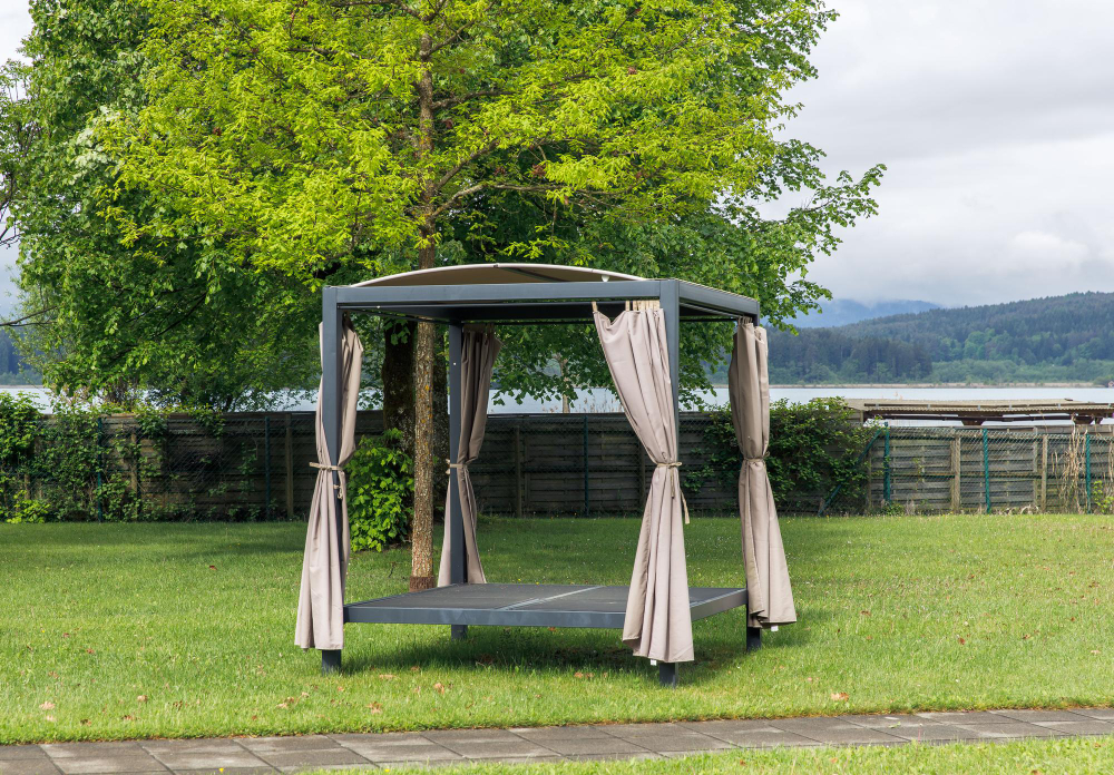 Yu meedia lugu Aiapaviljonid koguvad populaarsust Eesti koduaedades ja suveüritustel
Viimastel aastatel on Eestis märgata kasvavat huvi välitingimustes veedetud